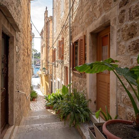 Harbourside Guesthouse Mandina - Zf Hvar ฮวาร์ ภายนอก รูปภาพ